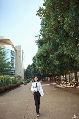 明明是配角却被王子宠爱了全集免费观看